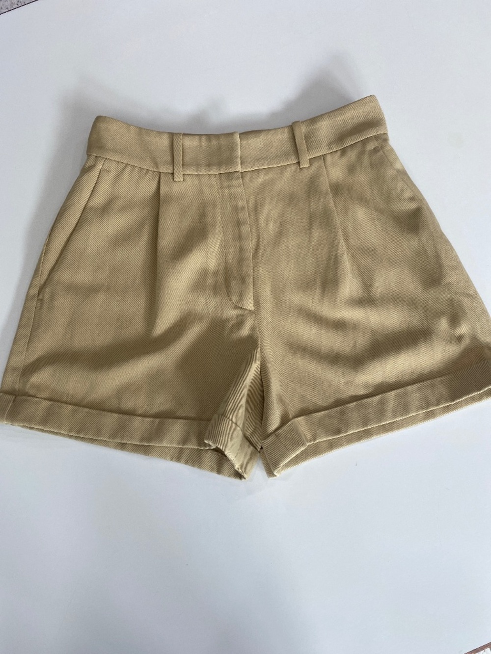Nili Lotan Napa khaki tan shorts sz 2 cuff leg pleated pockets